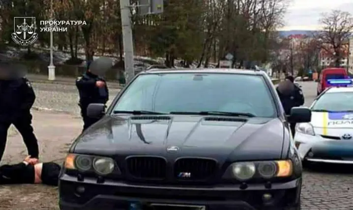 Викрали та побили підприємця і вимагали 10 тис. доларів: на Буковині засудили трьох злочинців
