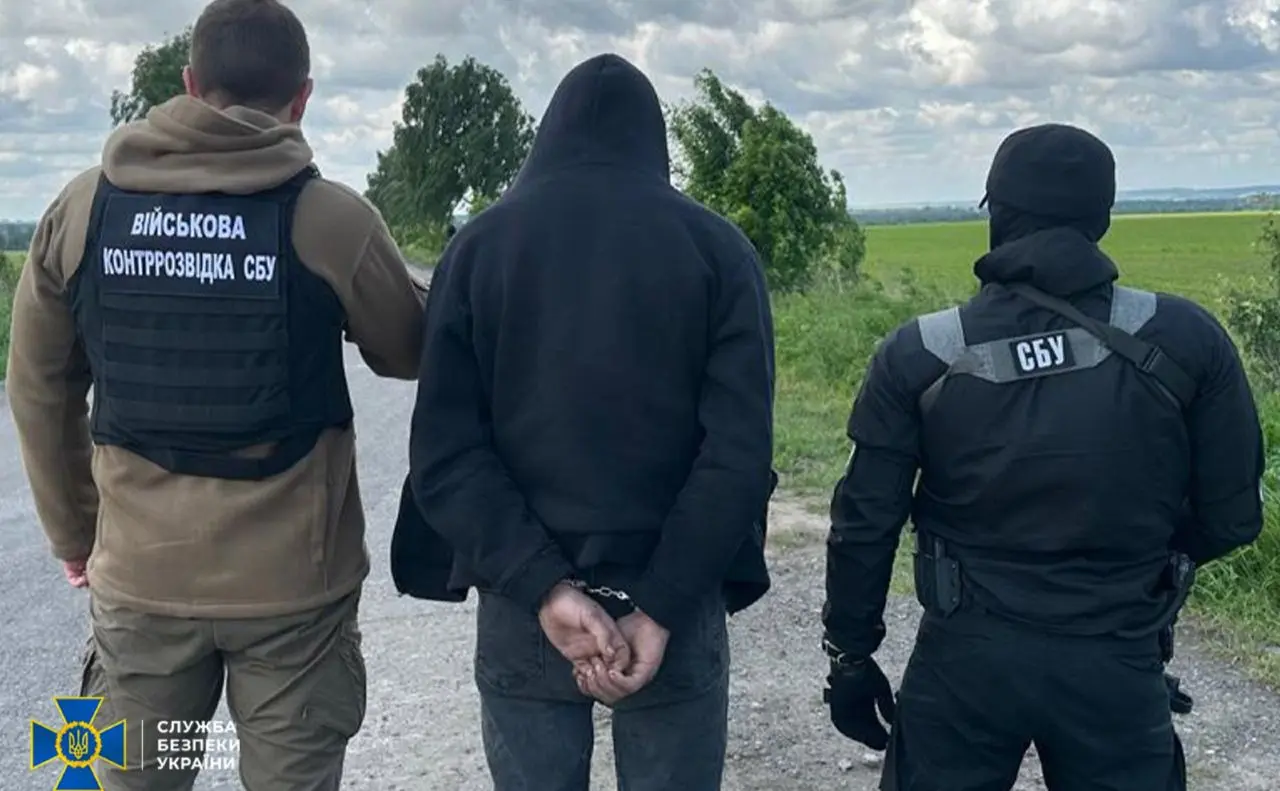 На Рівненщині російський агент збирав координати для атаки на аеродроми та склади ЗСУ