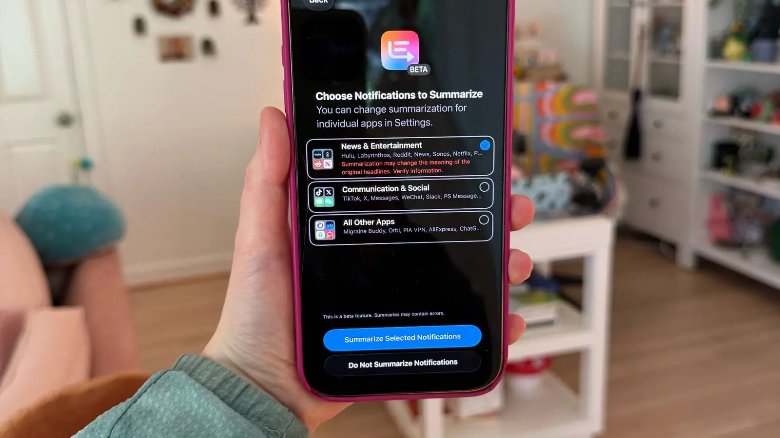 iOS 26 Beta 4 повертає функцію AI-резюме сповіщень для новинних застосунків
