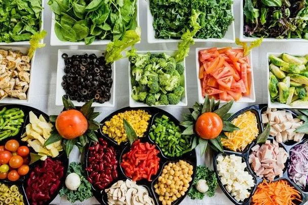 Спочатку овочі, а потім м’ясо: чи впливає черговість вживання продуктів на наше здоров’я і набір ваги