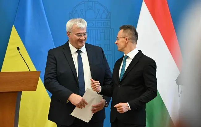 Сибіга сказав, що поговорив із Сійярто про агресію РФ та рух України в ЄС