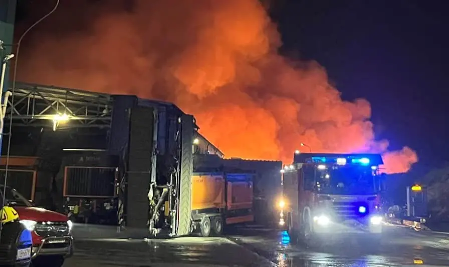 Під польським Любліном сплахнула пожежа на заводі сортування сміття
