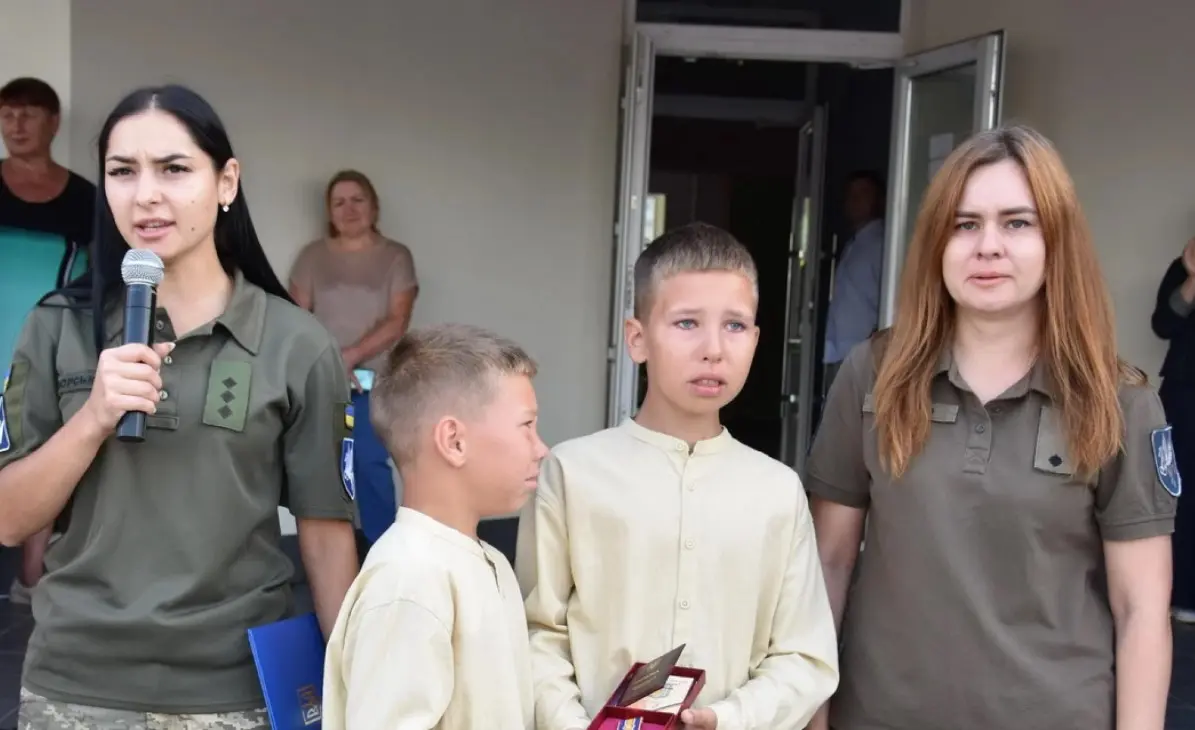 Синам загиблого Захисника з Вінниччини передали посмертну нагороду батька