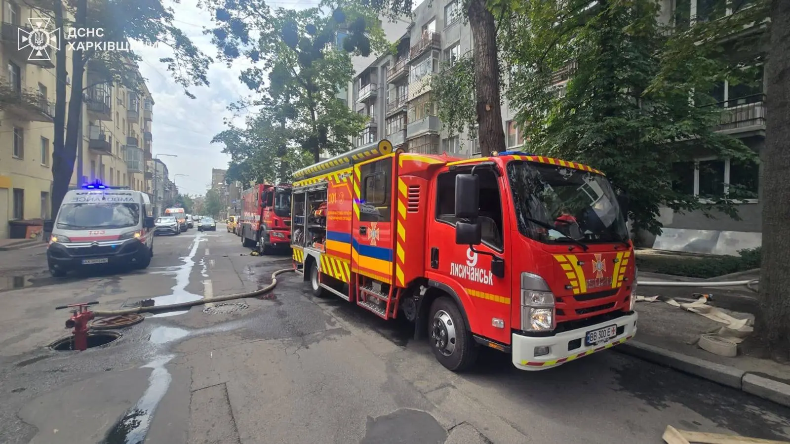 З вогню врятували 82-річного чоловіка: у Харкові горіла багатоповерхівка