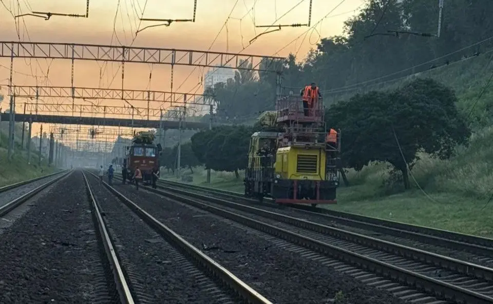 У Києві через пошкодження залізниці поїзди змінили маршрут