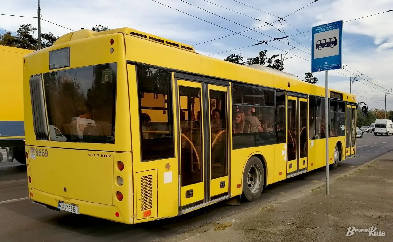 Внаслідок російської атаки на столицю на вулиці Якуба Коласа змінили рух транспорту