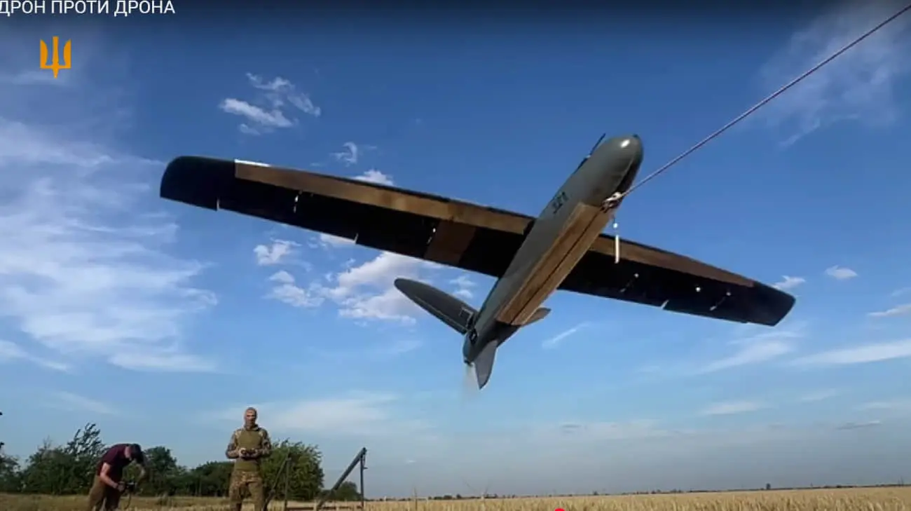 Повітряні сили показали, як українські "крила" перехоплюють безпілотники РФ у небі