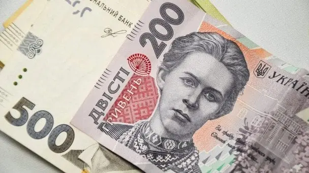 Чому не варто накопичувати пенсію на банківській картці, чим це може загрожувати