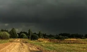 Сьогодні у Чернівцях та області прогнозують грозу і вітер