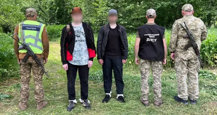 У горах Буковини прикордонники з стріляниною затримали туристів з Дніпропетровщини