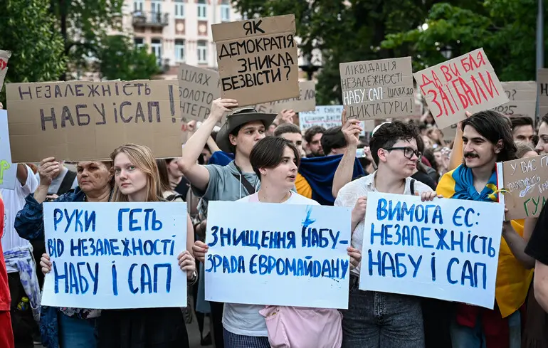 Ми вже не демократія, Зеленський розгорнув гібридний режим авторитаризму та клептократії – Шабунін
