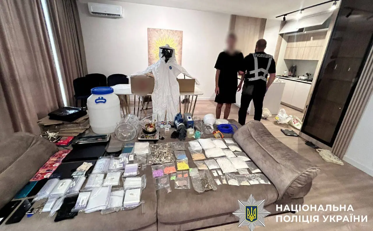 У столиці затримали двох наркоторговців, у яких вилучили «товару» на понад 800 тисяч гривень