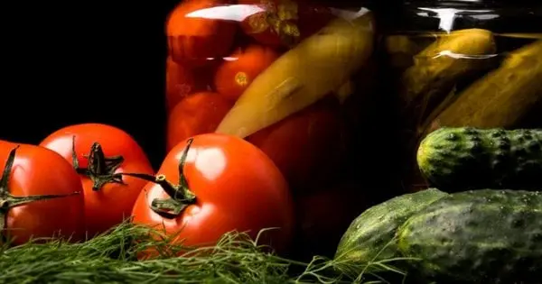 Ці дрібниці зіпсують усе: поширені помилки при консервуванні помідорів