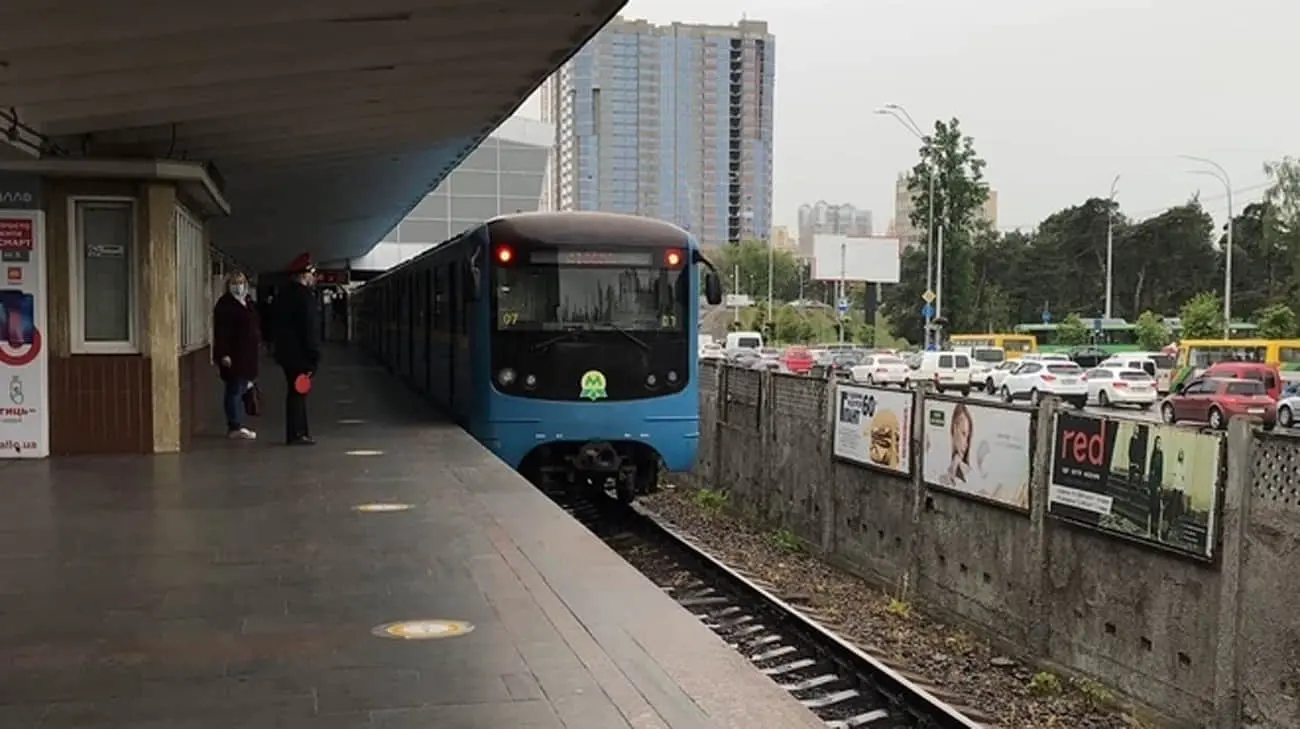 У Києві внаслідок нічної атаки пошкоджено колії метро між станціями "Дарниця" – "Лівобережна"