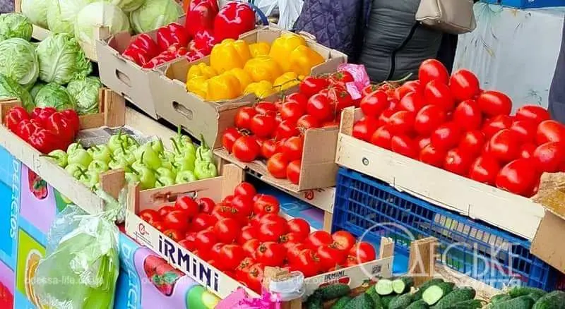 Одеський гумор: помідора «від верблюда» і трохи совісті на вагах