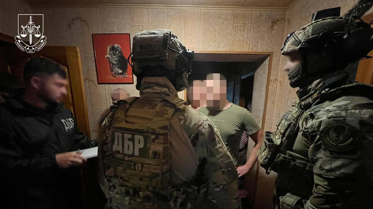 Знущання та примус до понаднормової праці: ДБР затримало 5-х посадовців колонії у Харкові