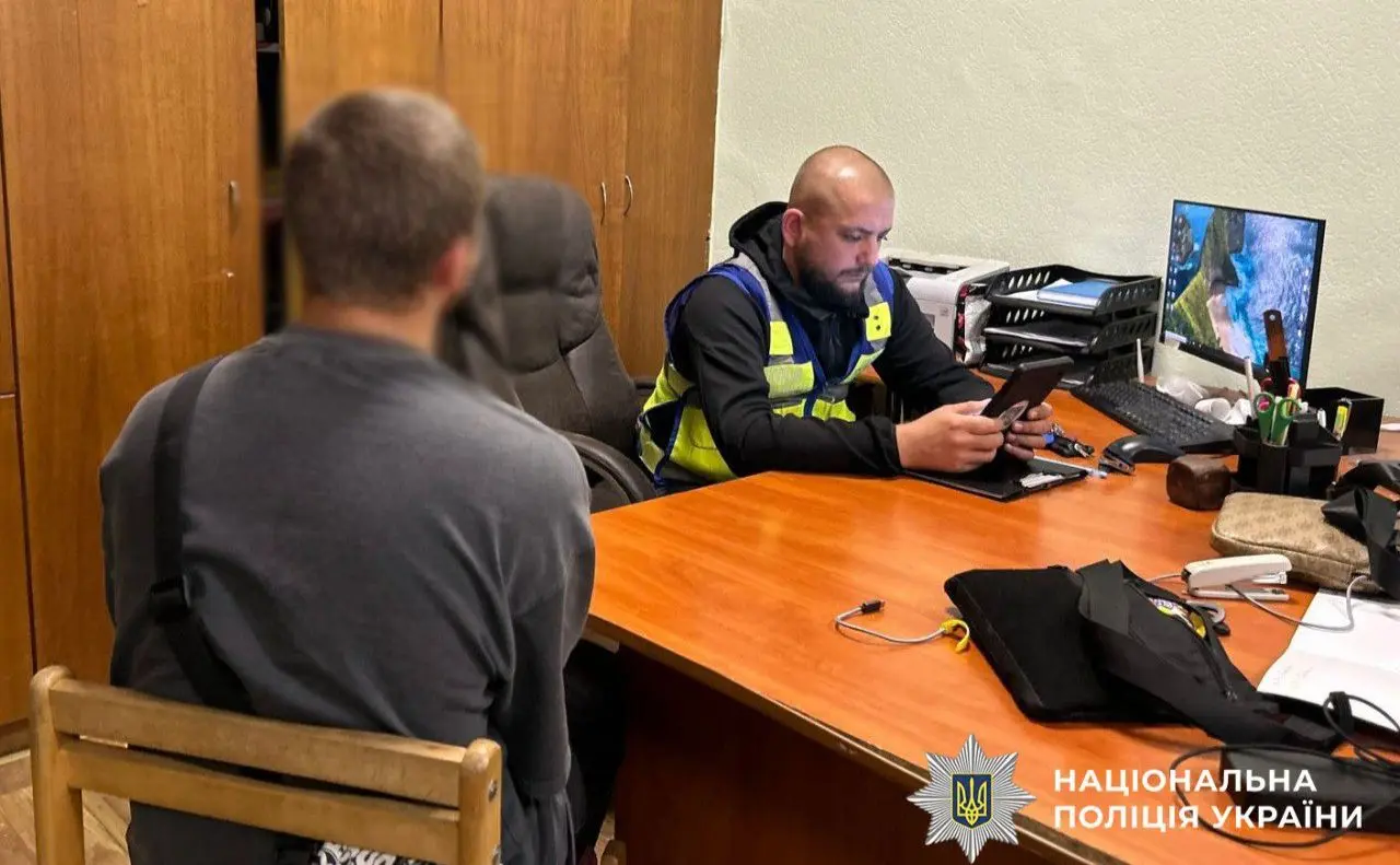 Розпивали алкоголь та провокували конфлікти на Подолі: правоохоронці притягнули до відповідальності групу хуліганів