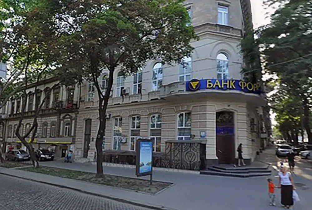 Обмеження руху транспорту на вулиці Луї Пастера у Харкові