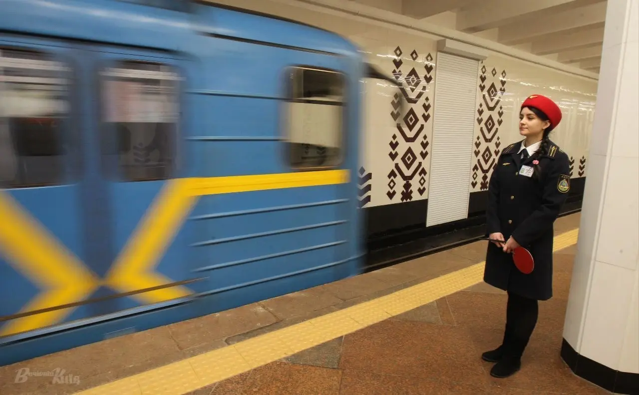 У київському метро запустили поїзд, присвячений трагедії Каховської ГЕС