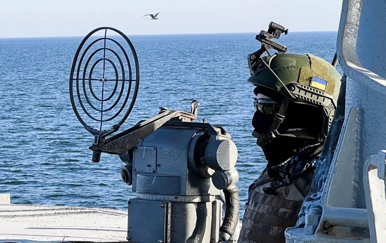 Морпіхи привітали окуповану Херсонщину з Днем Конституції прапором України (відео)