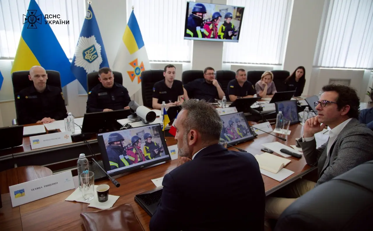 Українські рятувальники отримають 40 роботів Colossus від Франції