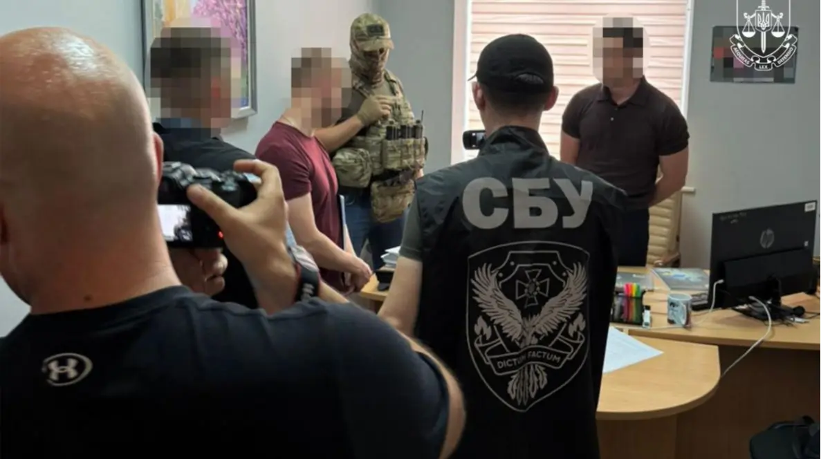  Злочинні схеми на митницях: правоохоронці розкрили деталі масштабних обшуків 