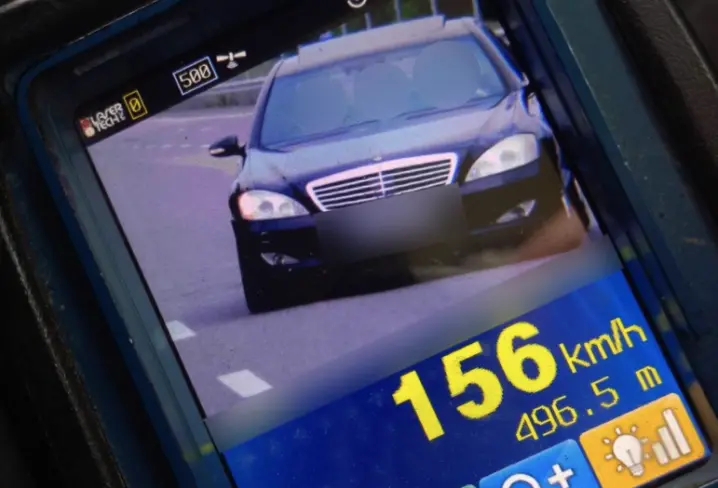 У селі Тереблече зловили водія Mercedes-Benz, який летів 156 км/год