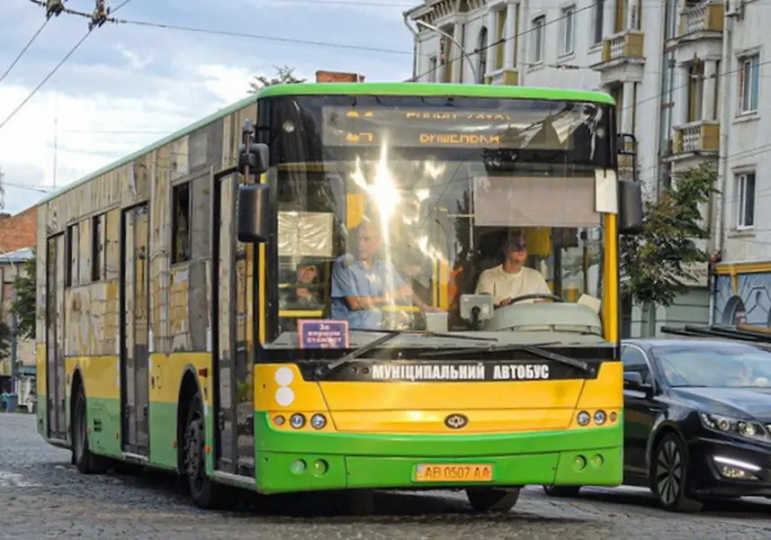 У Вінниці модернізують та капітально відновлять три міські автобуси
