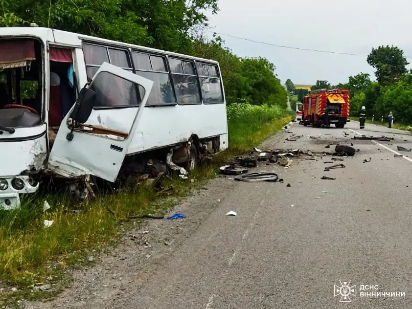 На Вінниччині автобус зіштовхнувся із легковим автомобілем