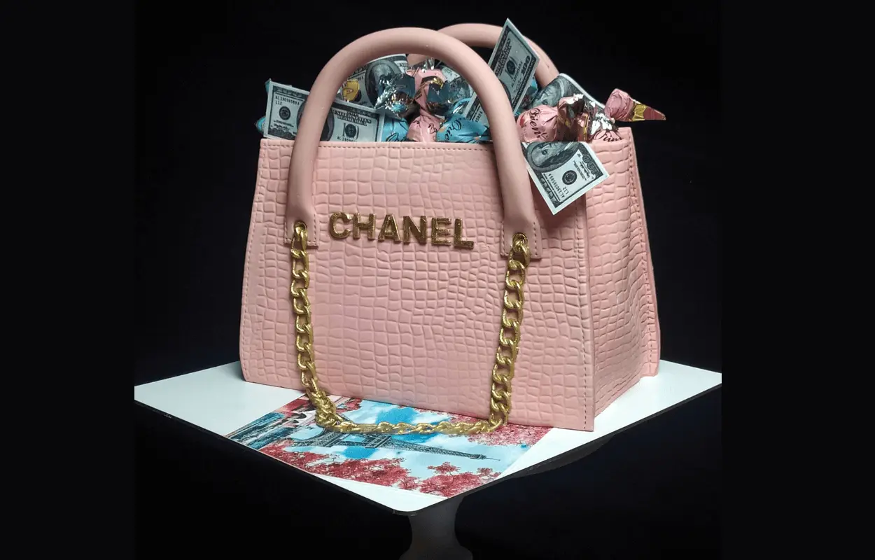 Відомий кондитер з Дніпра створив торт у вигляді сумки CHANEL