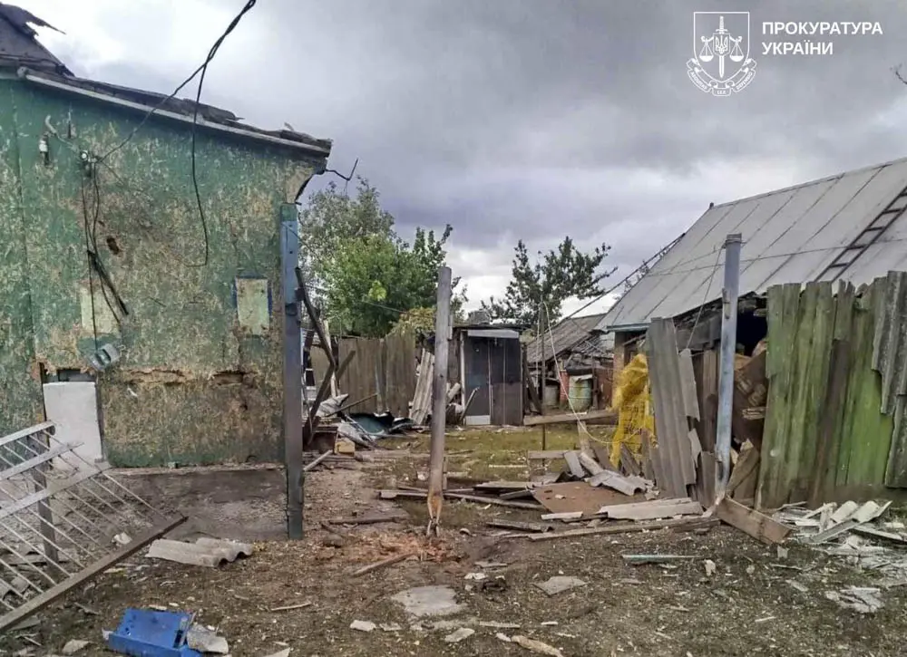 Ворожі дрони вдарили по селу на Харківщині (фото)