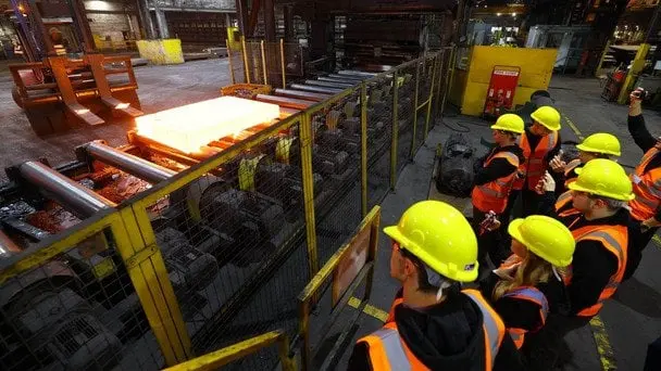 Steel Force: Метінвест Ахметова відкриває шлях додому для українських студентів із Великої Британії