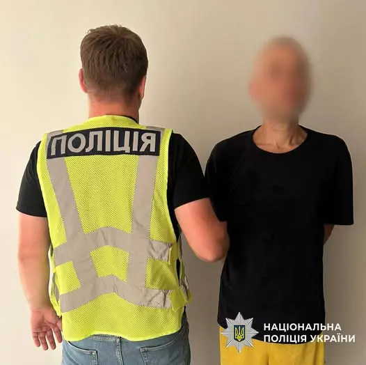 У Дарницькому районі затримали рецидивіста за пограбування пенсіонерки на 100 тисяч гривень