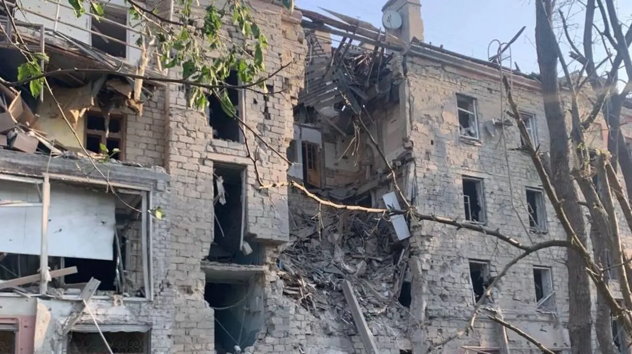 Росія скинула чотири КАБи на центр Херсона: постраждали дві людини