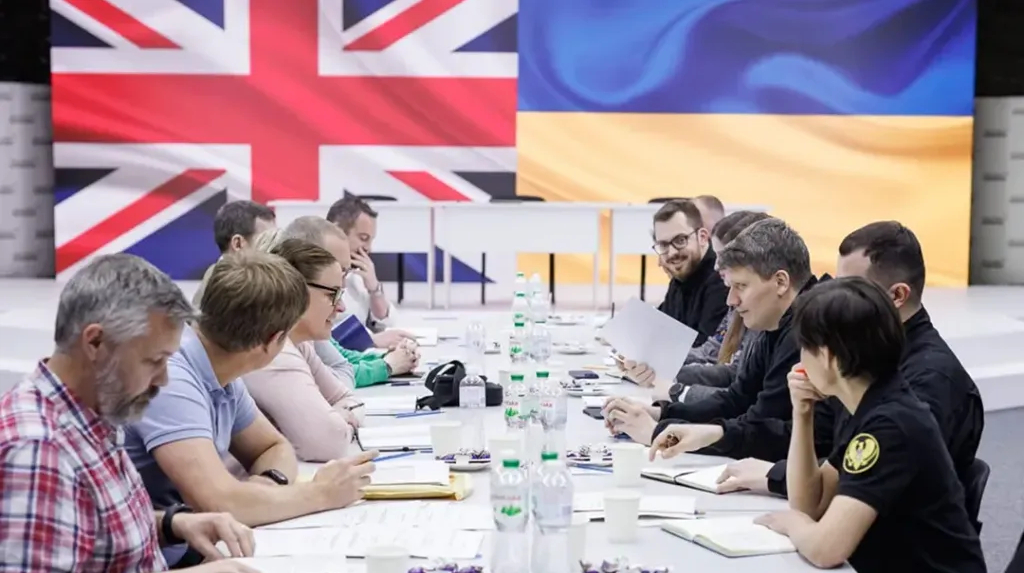 Британія спрямує надприбутки від заморожених російських активів на озброєння для України