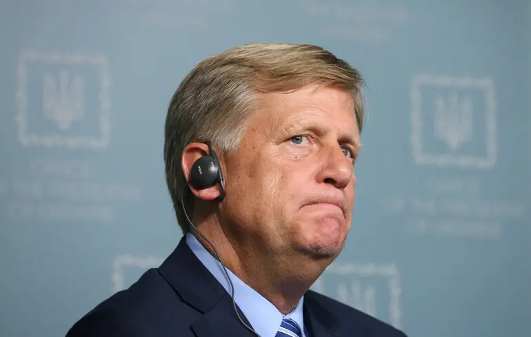 Колишній посол США в Росії виступив за те, щоб російські емігранти в США відмовлялися від громадянства РФ