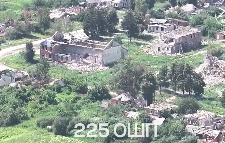 Дрон відзняв краєвиди села, якого більше немає: паслідки російського наступу на Сумщині