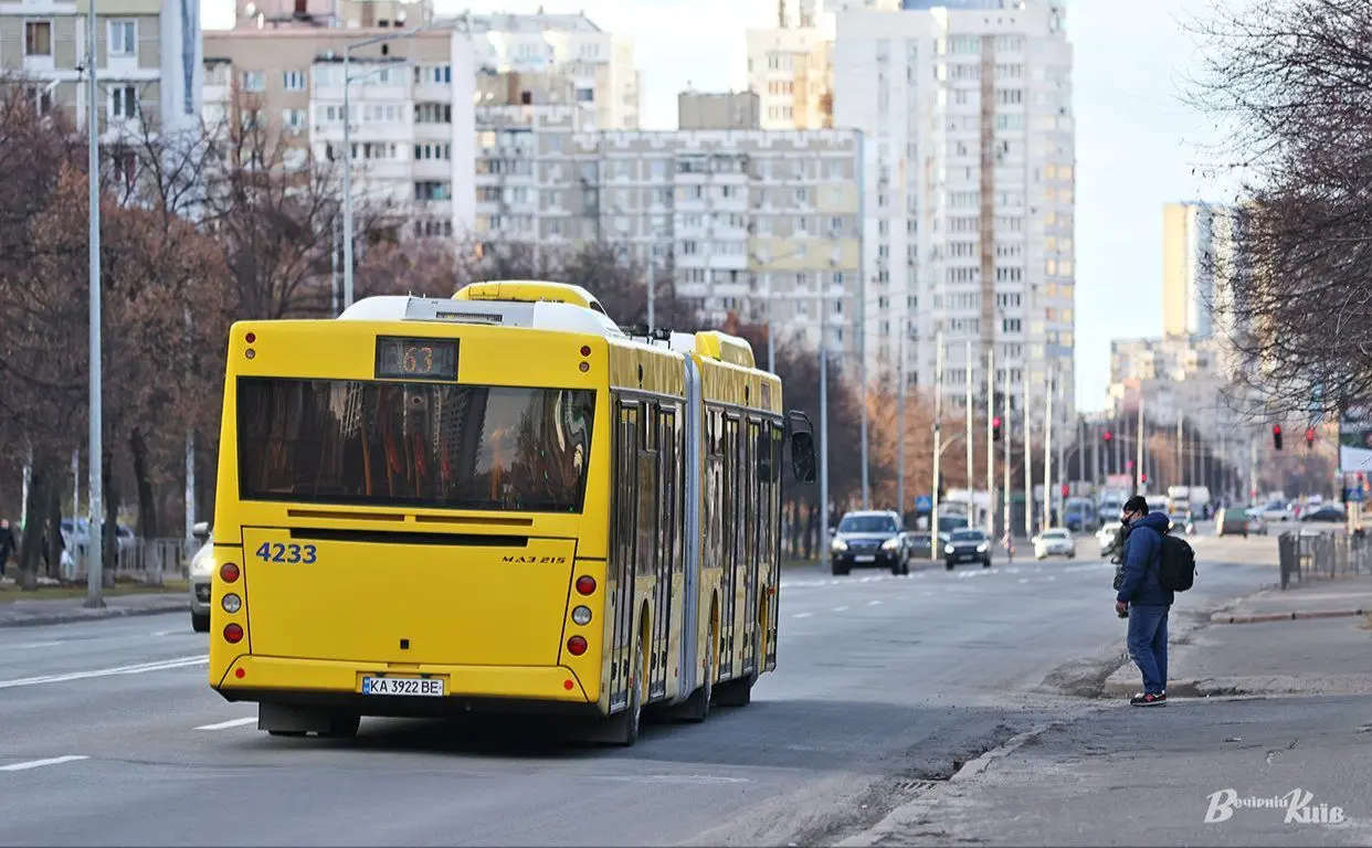 У Києві на вихідних низка автобусів і один тролейбус змінять маршрути