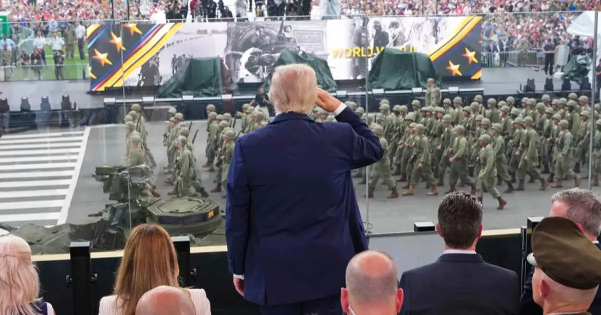 Парад у день народження Трампа, протести в США, покарання екслідера Франції: все за вихідні
