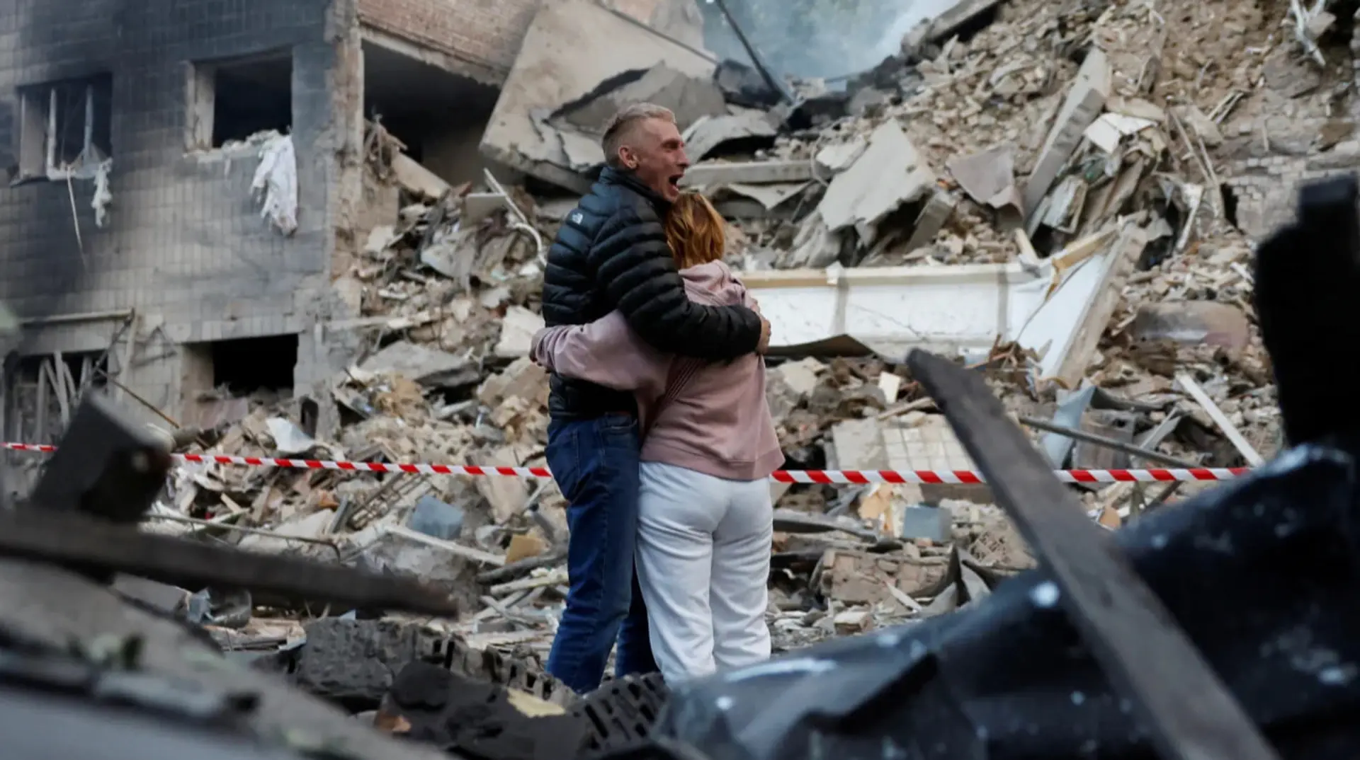 У ДСНС підтвердили загибель хлопця, якого весь день чекали батьки на руїнах будинку