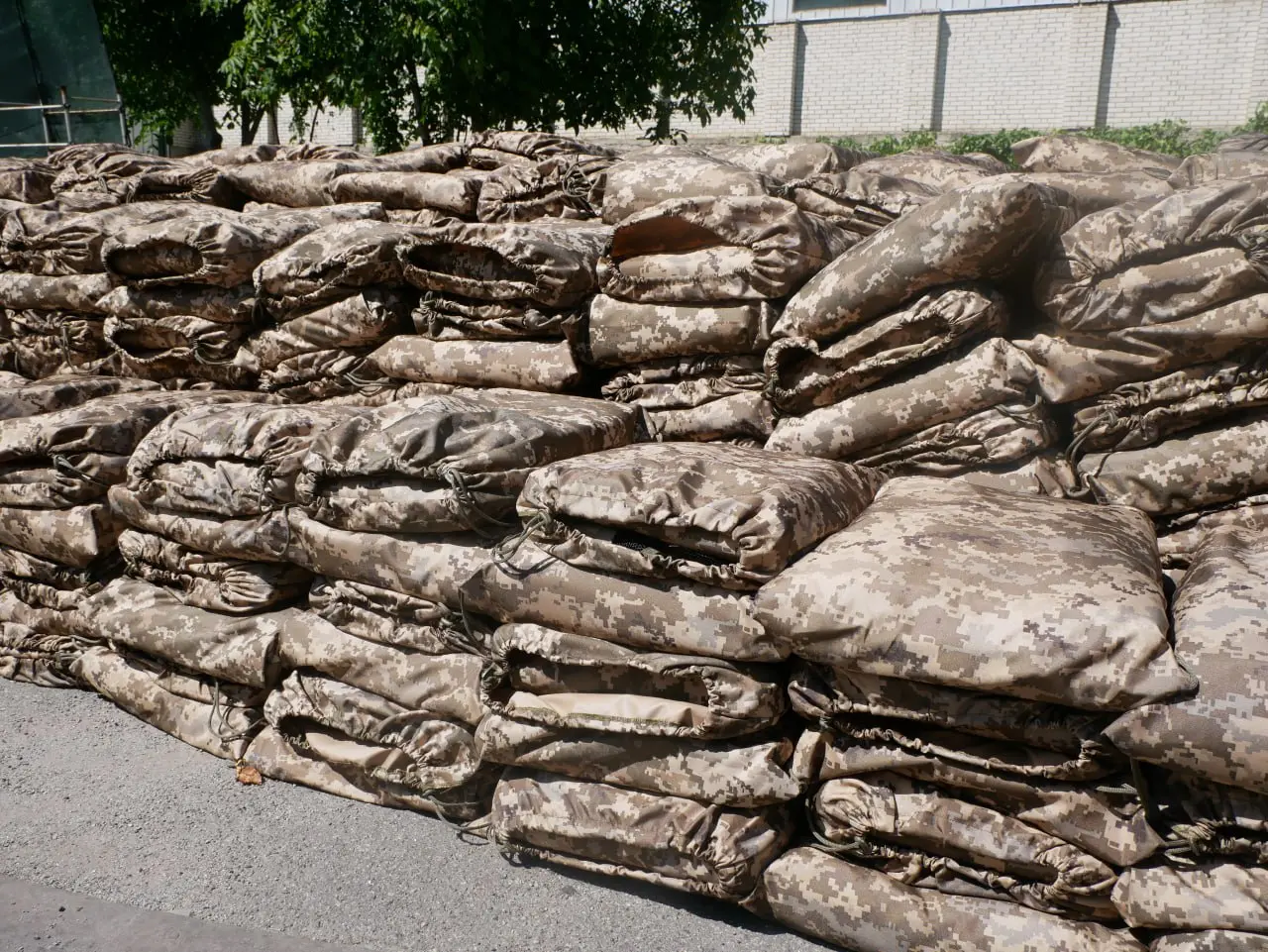 На Вінниччині для воїнів Держприкордонслужби передали 300 тактичних плащів