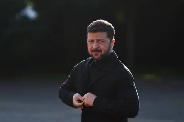 Зеленський вперше за роки повномасштабної війни з’явився у костюмі