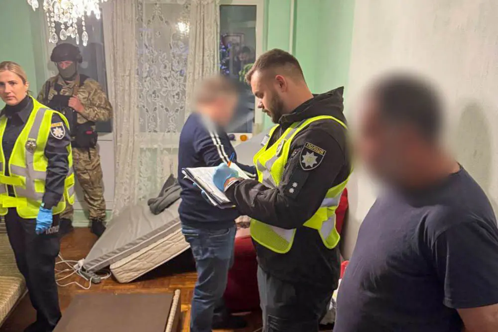 Поліцейські затримали групу квартирних крадіїв у Харкові (фото)