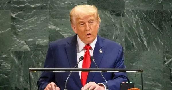 Дональд Трамп схвалив нові тарифи на ліки, вантажівки та шафи