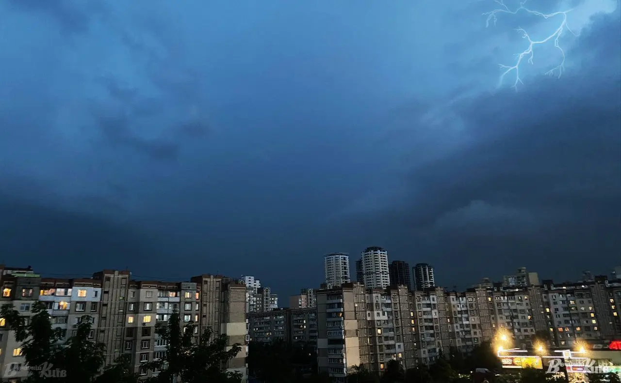У Києві та області до кінця доби прогнозують дощі та грози