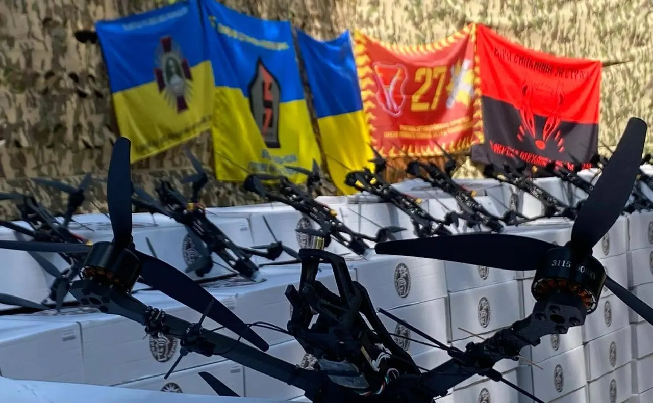 Київ передав ще 3000 дронів для військових: допомога триває