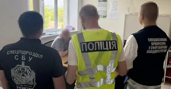 На Буковині онколог вимагав у хворої матері військового 7 тис. доларів за документи
