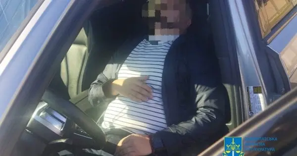 На Закарпатті затримали адміністратора сервісного центру МВС за хабар від учениці автошколи