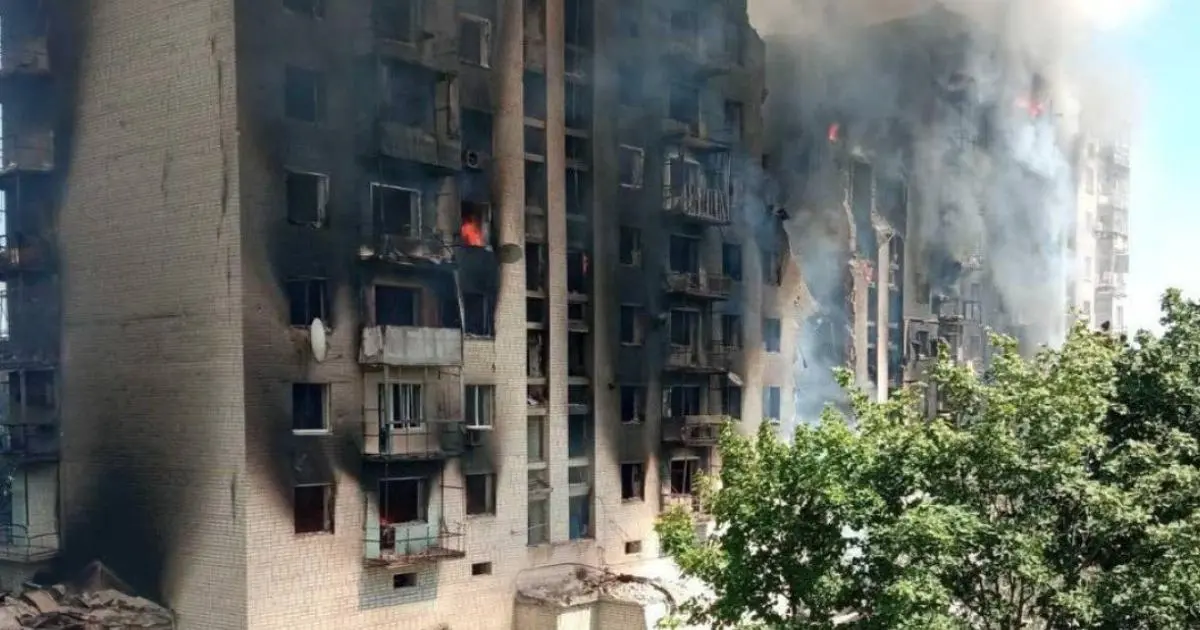 Росіяни обстрілювали багатоповерхівки та поля у Харківській області: загинули двоє людей