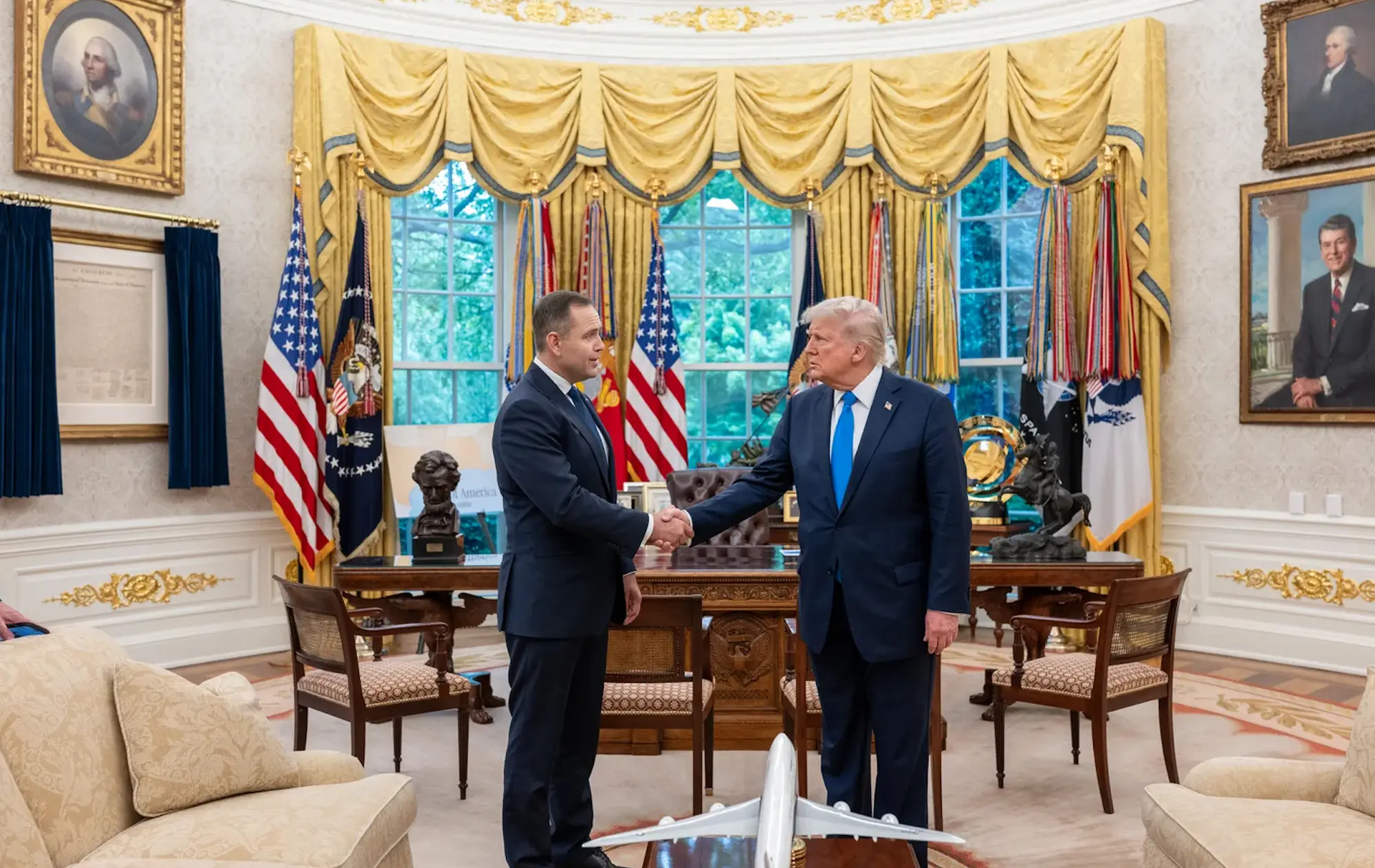 Трамп поздравил Навроцкого с победой и назвал его своим союзником